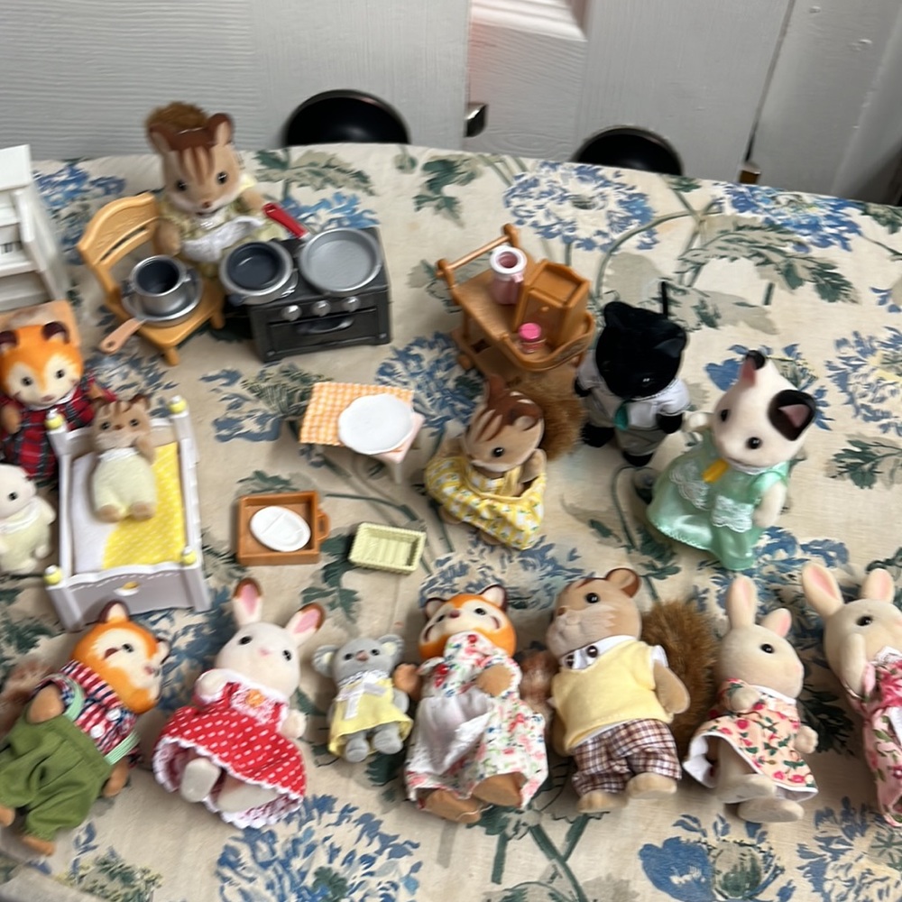 CALICO CRITTERS SET ALL PIECES INCLUDED